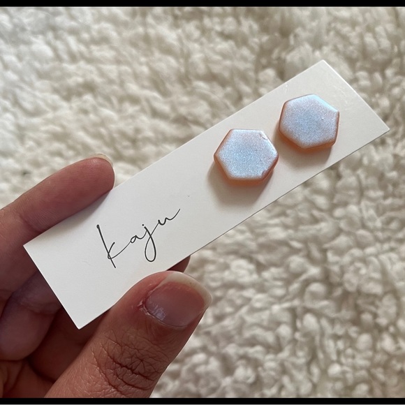 KajuCreations Jewelry - (GIFTED) ✨ 2x HP ✨ Hexagonal Iridescent ✨ Stud Earrings ✨